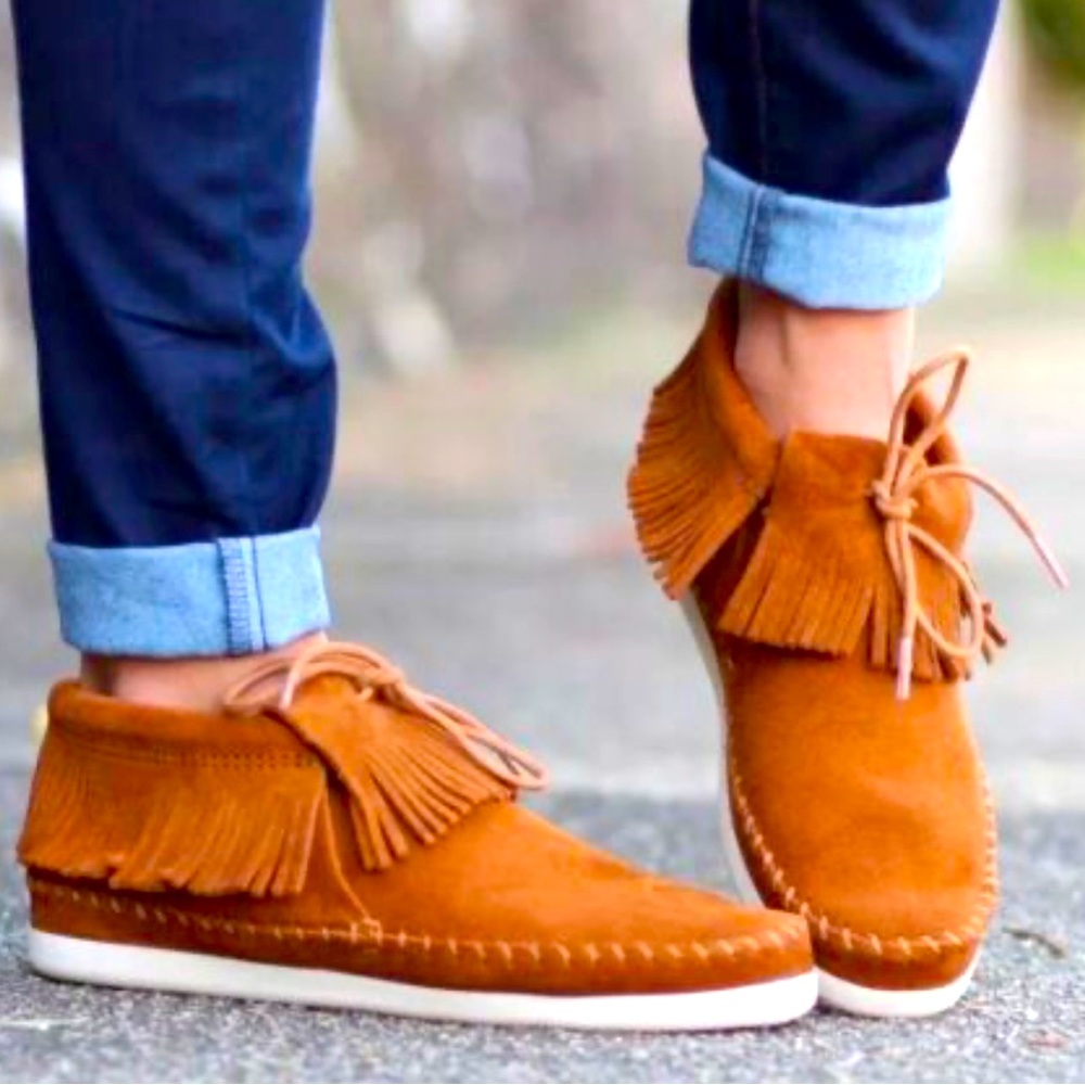 Like new Minnetonka size 10 Venice Brown moccasins shoes